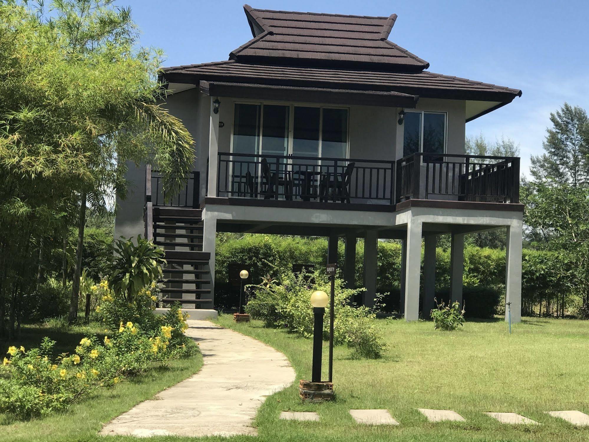 The Hip Resort @ Khao Lak Bang Sak Extérieur photo
