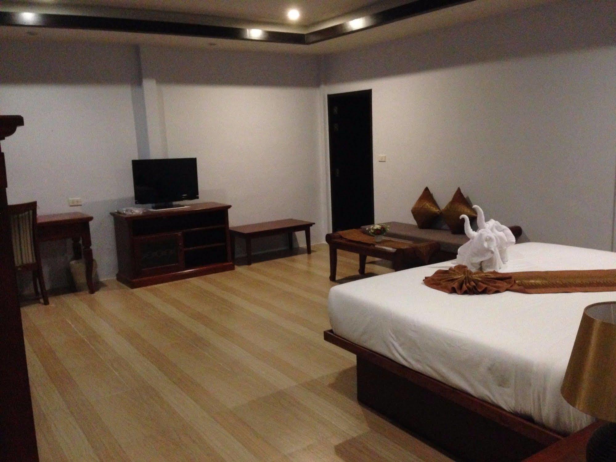 The Hip Resort @ Khao Lak Bang Sak Extérieur photo